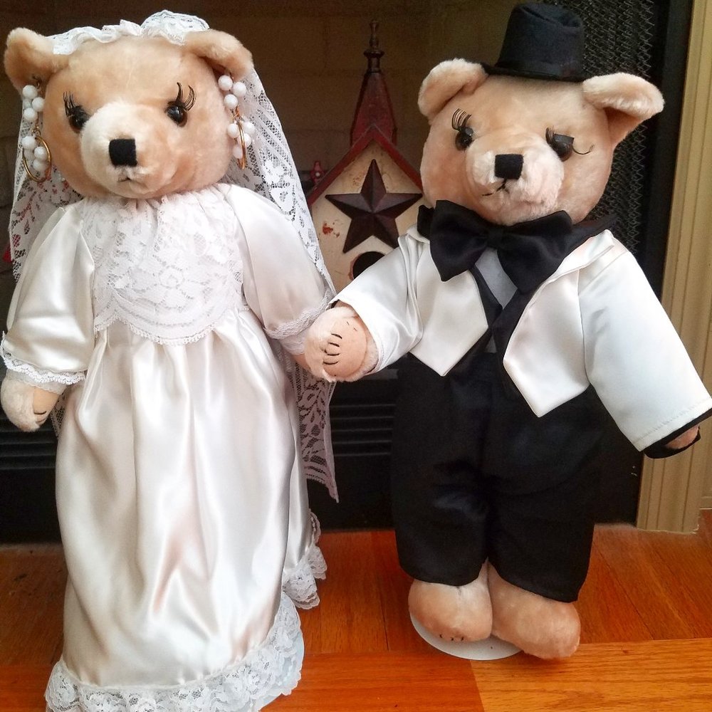 Like New Bride & Groom Wedding Bears w/ stands 20"
